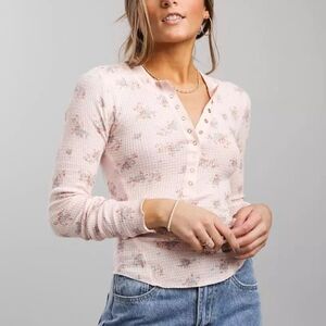 Free People One of the Girls Printed Henley Thermal Top sz L Pale Pink floral